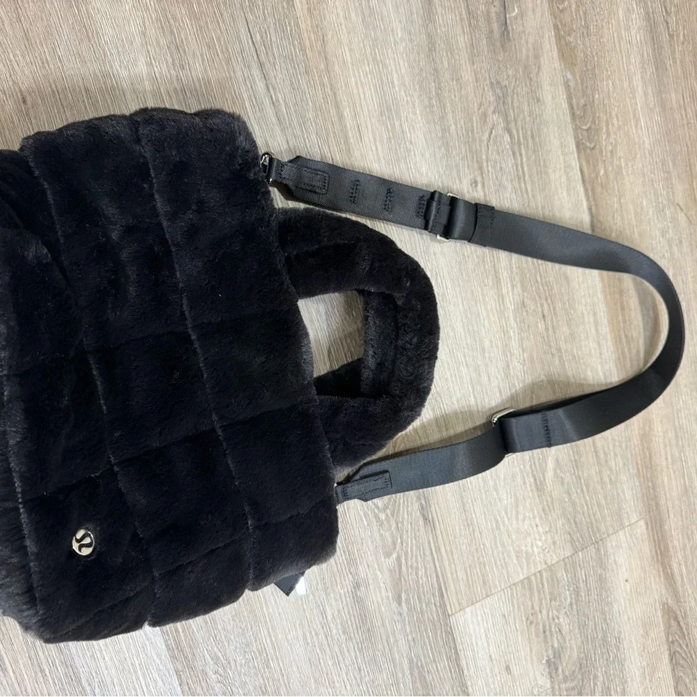 Lululemon Quilted grid tote Bag Mini 5L in plush fleece - Picture 3 of 6